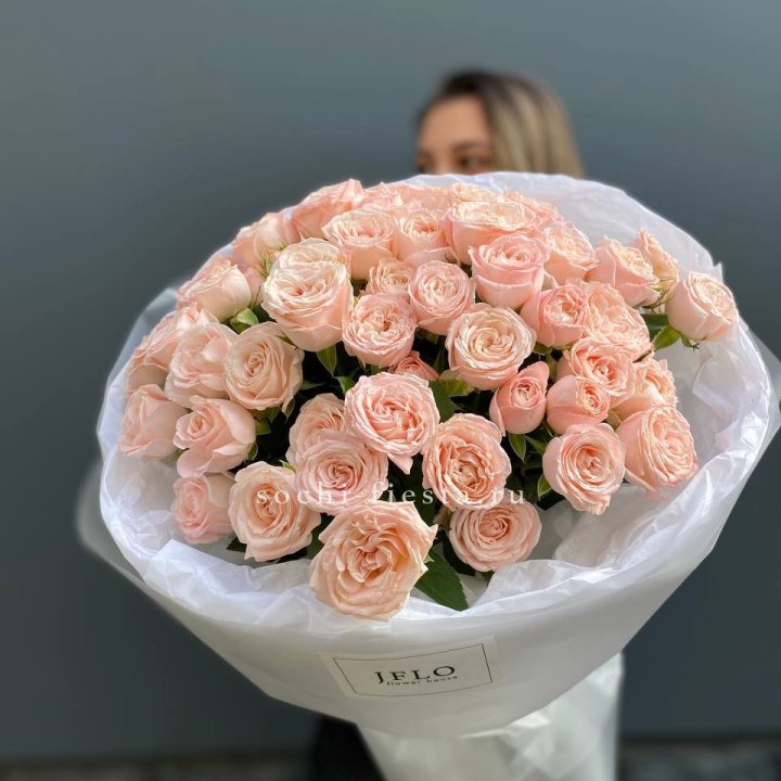 Букет кустовых роз Бомбастик в Смоленске