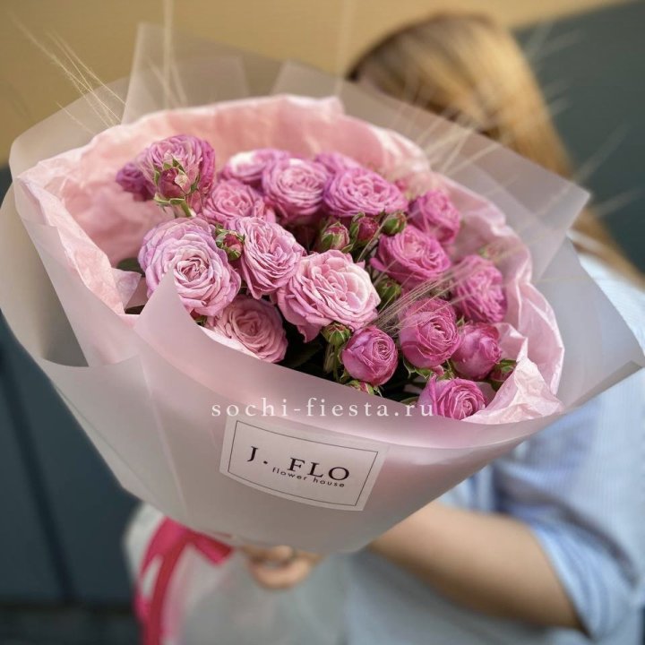 Пионовидные розы Мадам Бомбастик Pink в Смоленске