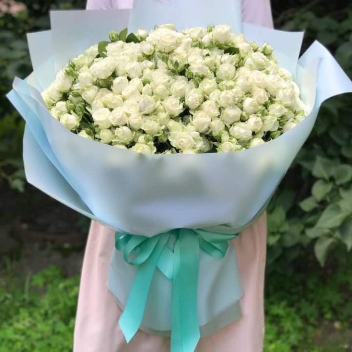 51 белая кустовая роза в Смоленске