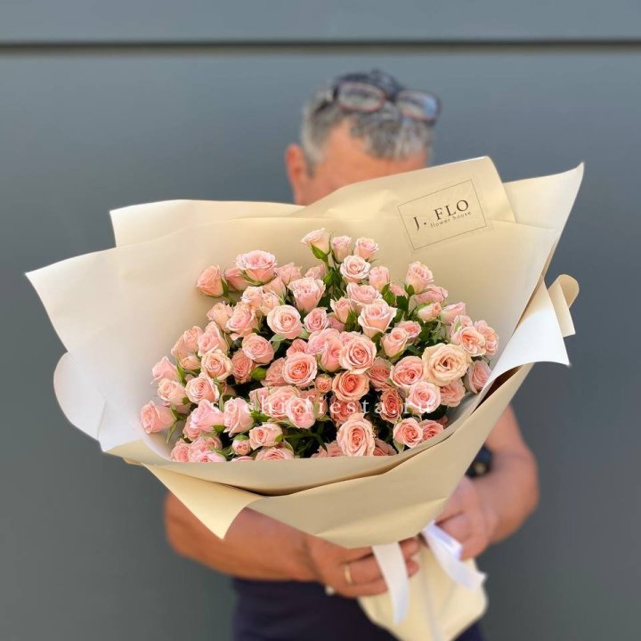 Кустовые розы леди в Смоленске