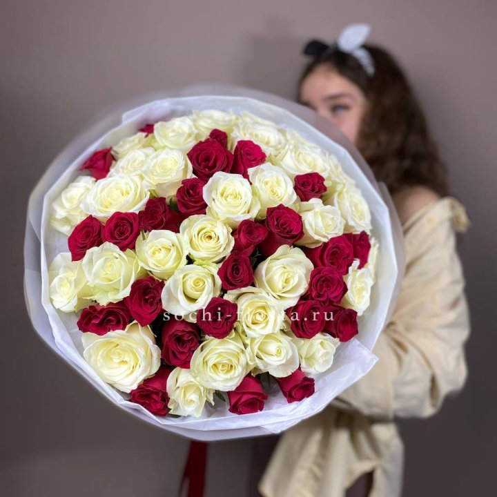 Микс из 55 роз в Смоленске