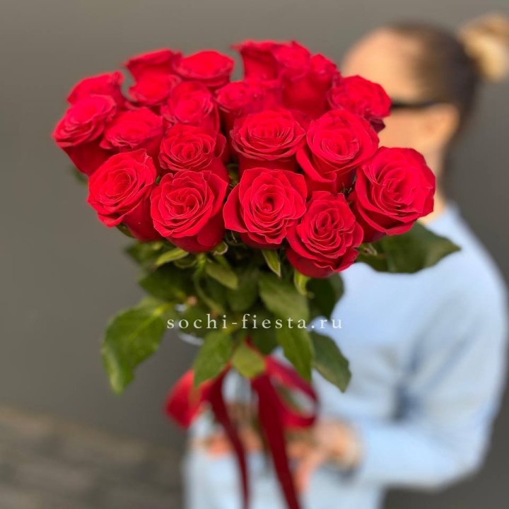 19 красных роз в Смоленске