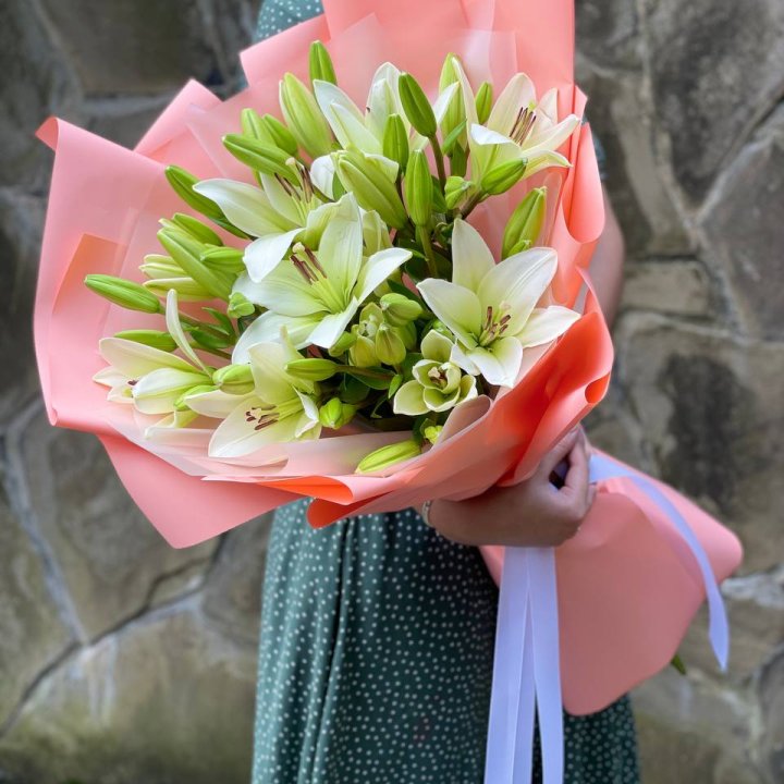 Букет из 7 белых лилий в Смоленске