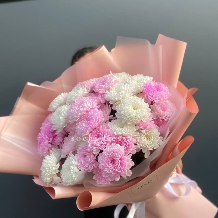  Букет бело-розовых хризантем  в Смоленске