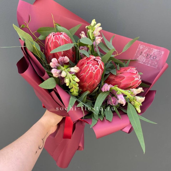 Букет из протеи "Квин" в Смоленске