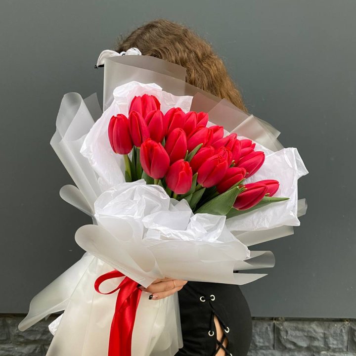  25 красных воздушных тюльпанов в Смоленске