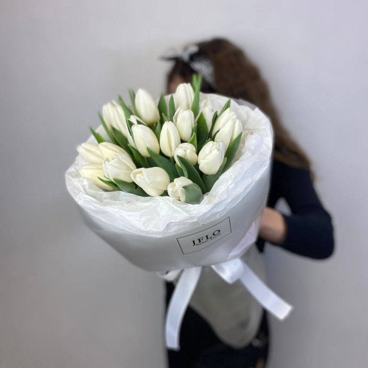  19 белых воздушных тюльпанов в Смоленске