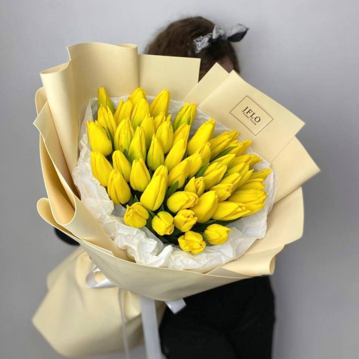 51 жёлтый тюльпан в Смоленске