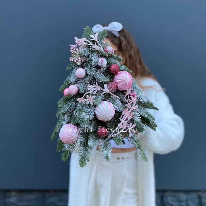 Новогодняя елочка "Розе" в Смоленске