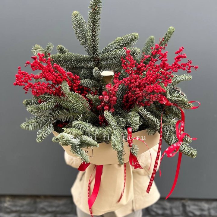 Букет нобилиса и ягод в Смоленске