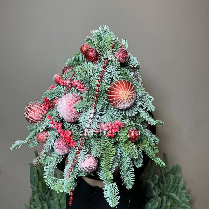 Ёлка красная в Смоленске