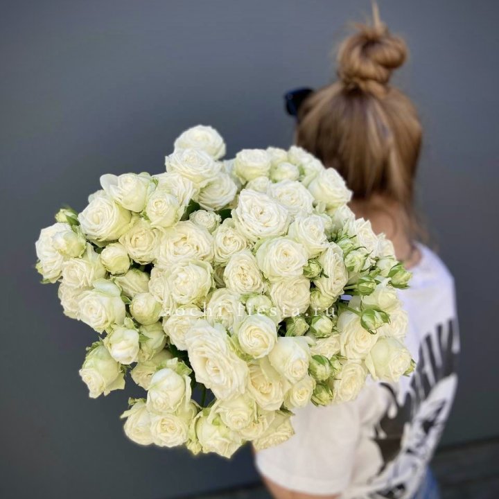 Охапка кустовых роз бомбастик  в Смоленске