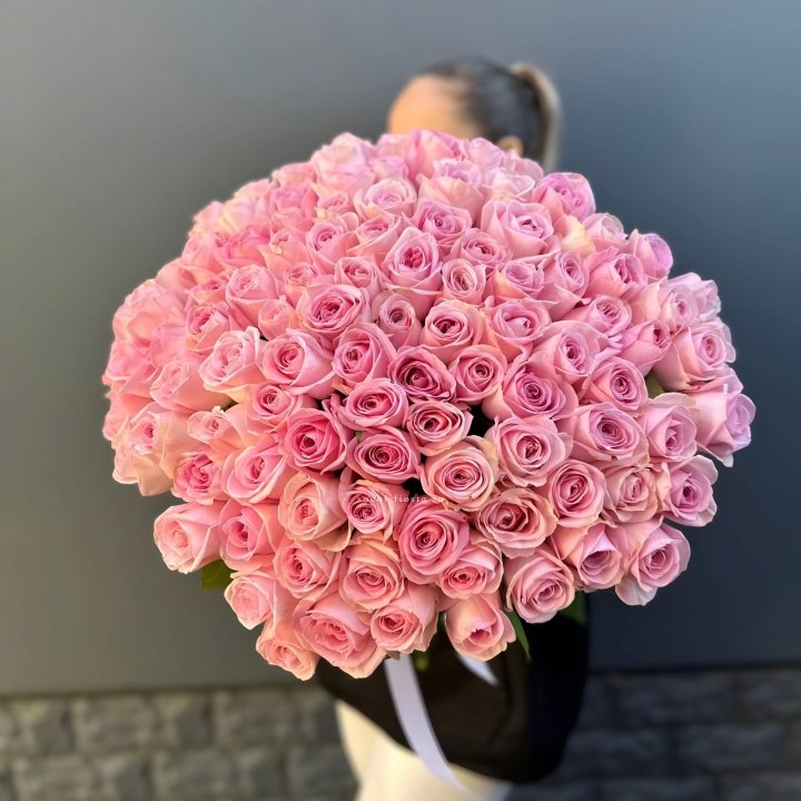 Охапка из 101 розовой розы в Смоленске