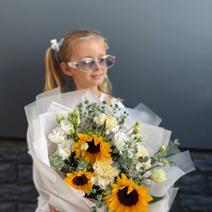  Букет  из стойких цветов с подсолнухами в Смоленске
