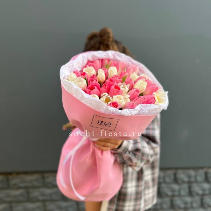 51 бело-розовый тюльпан в Смоленске