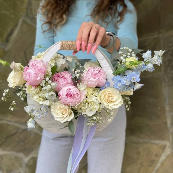 Ящик с пионами в Смоленске