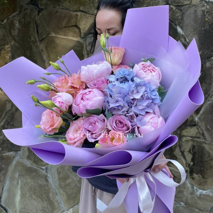 Букет с пионами "Блю логан" в Смоленске