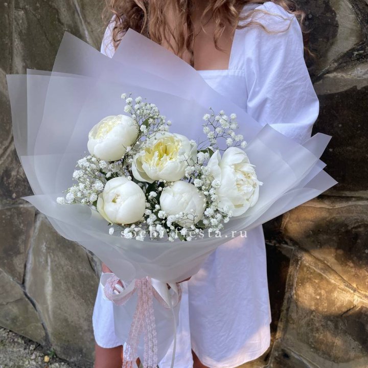 Букет белых пионов "Файв" в Смоленске