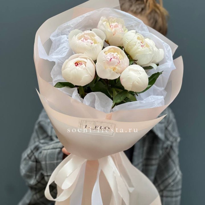 Букет белых пионов в Смоленске