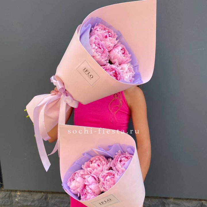 Букет из 5 пионов в Смоленске