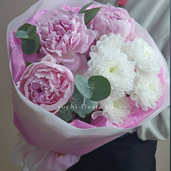  Букет комплимент с пионами в Смоленске
