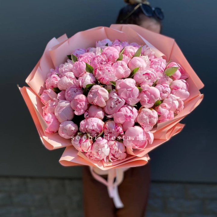 Нежный букет 51 пионов  в Смоленске