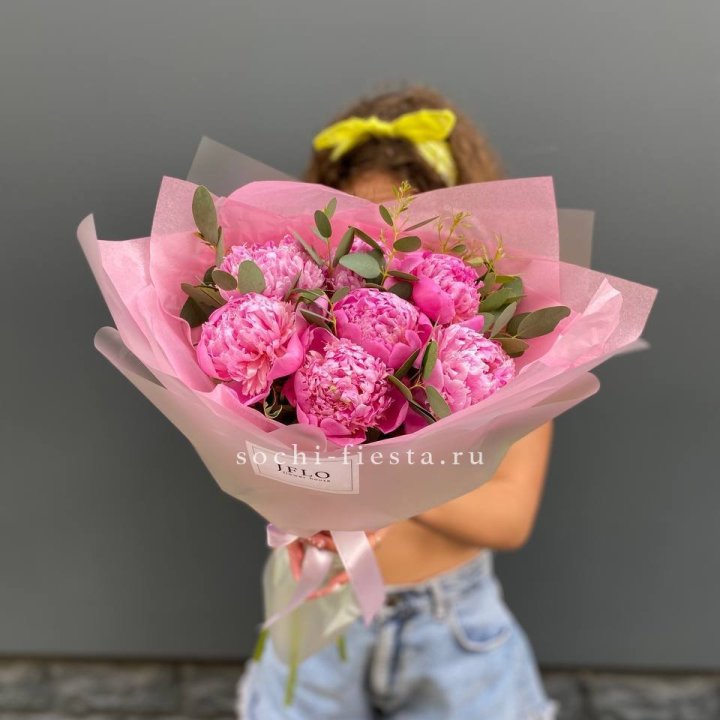 7 ярких пионов в оформлении в Смоленске