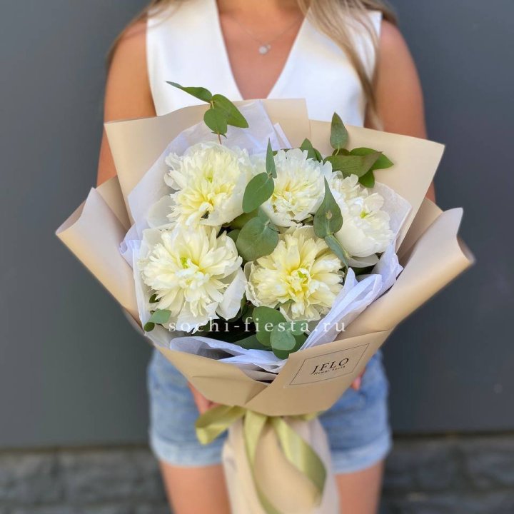  Букет белых пионов в Смоленске