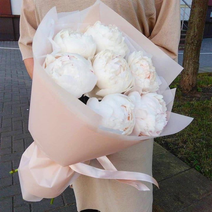 Букет белых пионов в Смоленске