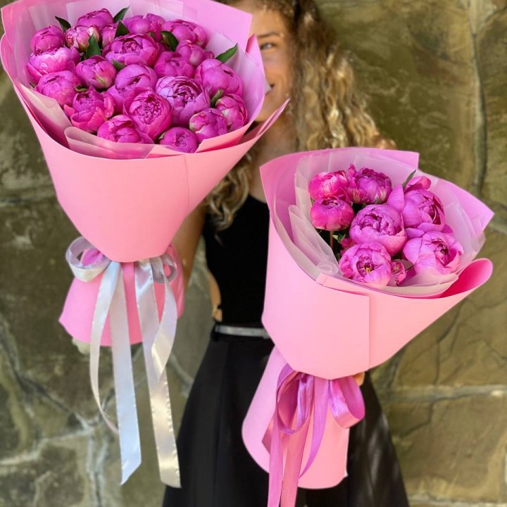 Букет ярких пионов  в Смоленске
