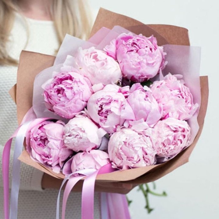 11 нежных пионов в Смоленске