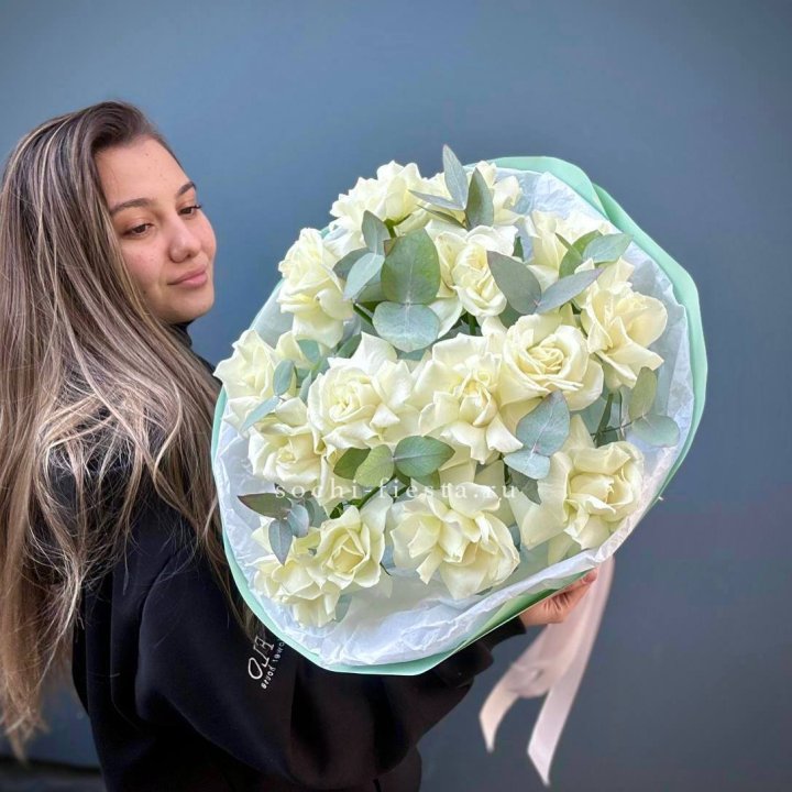 15 Белых французских роз "Ноте бьянка" в Смоленске