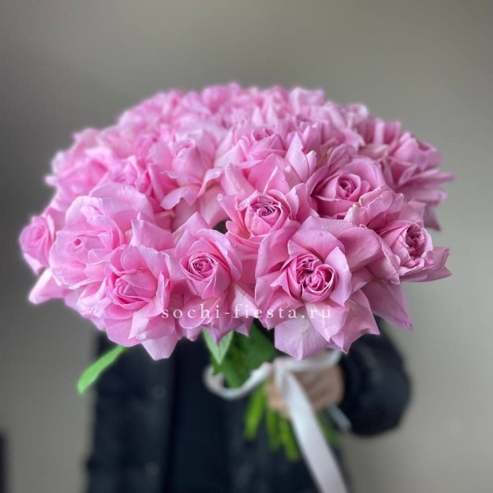 25 розовых французских роз в Смоленске
