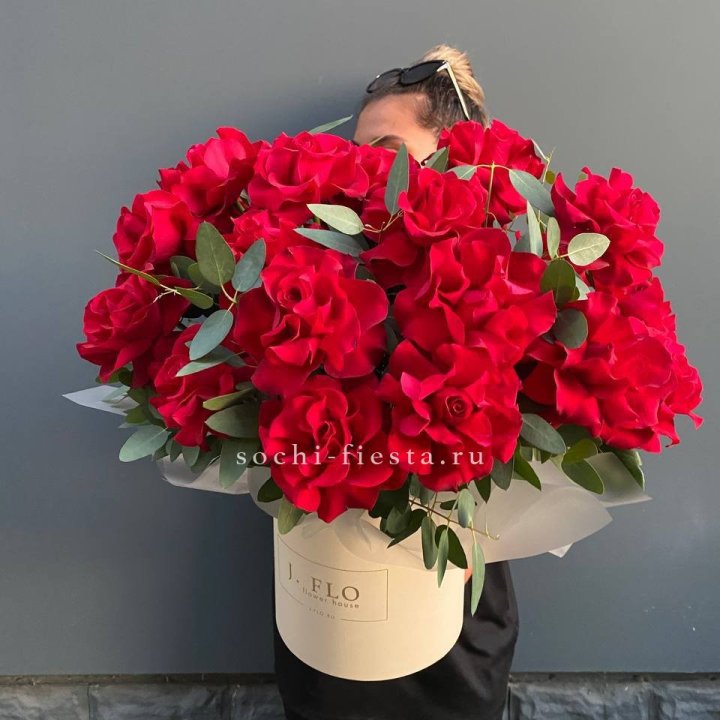 25 Французских красных роз в коробке в Смоленске
