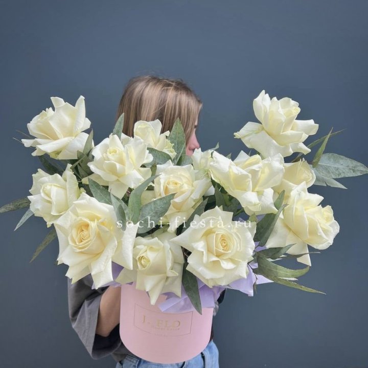 15 Французских роз в боксе в Смоленске