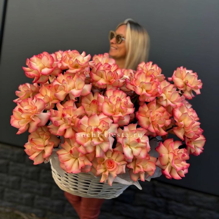 45 французских роз Джумилия в корзине в Смоленске