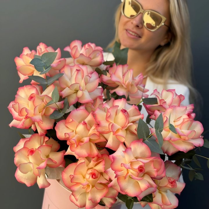 15 французских  роз Джумилия в боксе в Смоленске