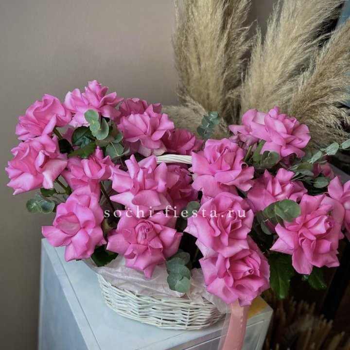 25 роз в цветочной корзине Пинк в Смоленске