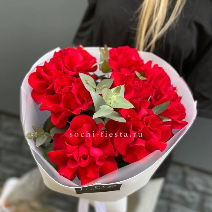 9 Красных французских роз в Смоленске