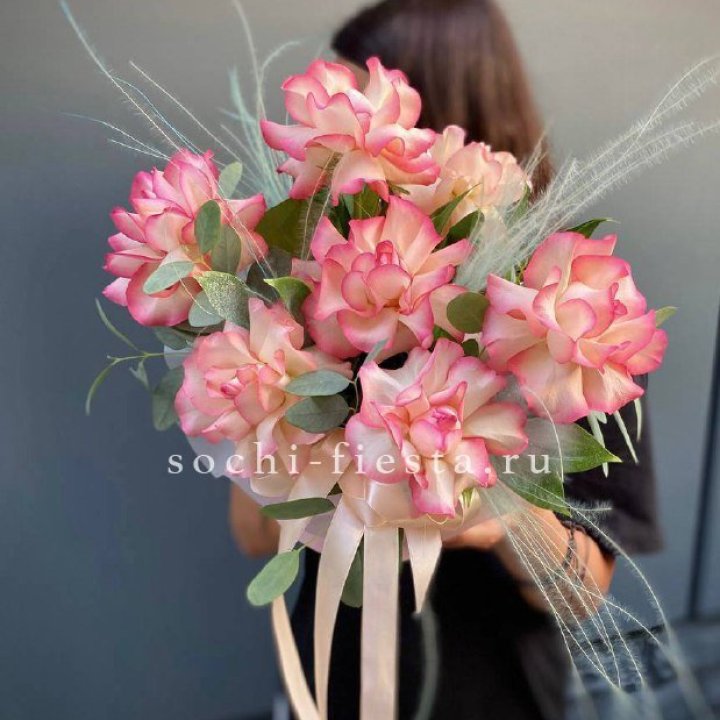 9 Французских роз Джумилия в боксе в Смоленске