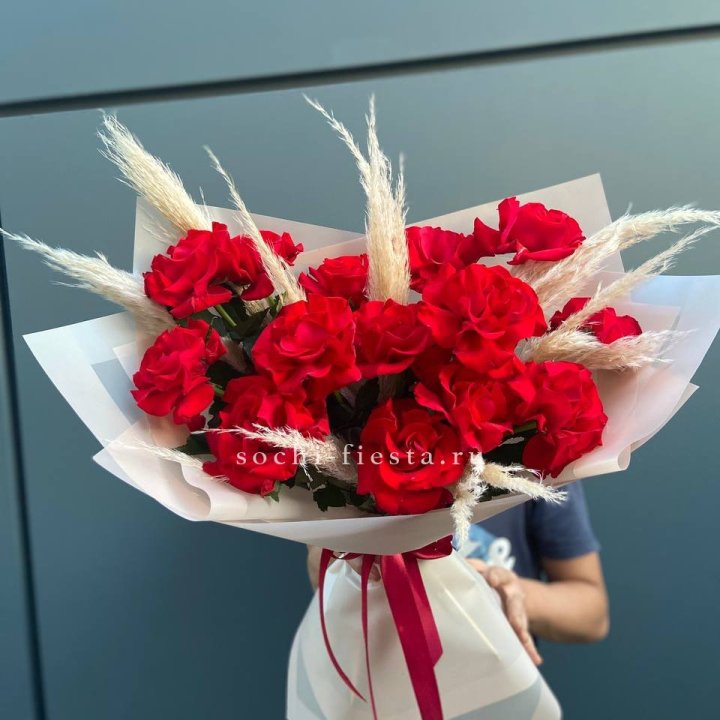 15 Красных французских розы в Смоленске