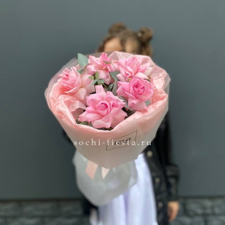 5 французских розовых роз  в Смоленске