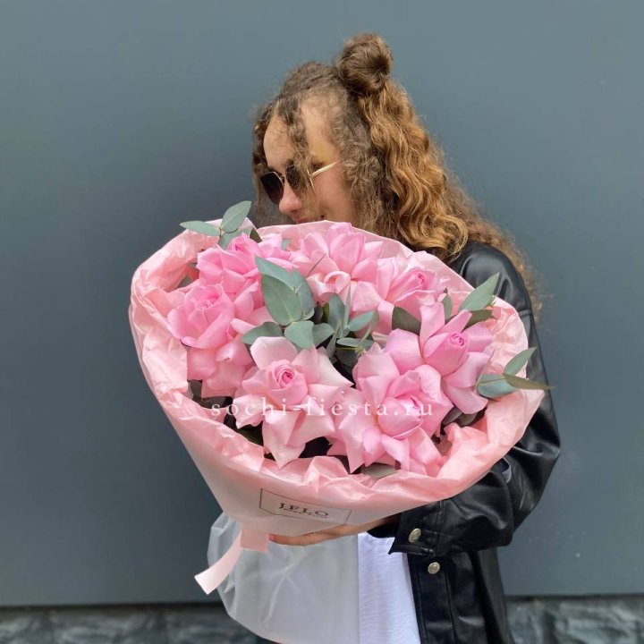 7 розовых роз в Смоленске