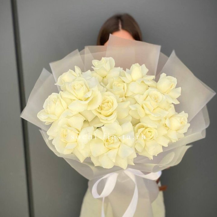 13 белых роз в Смоленске