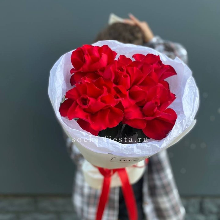 5 французских красных роз в Смоленске
