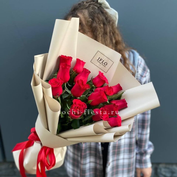 15 красных роз в Смоленске
