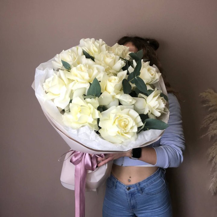 11 Белых французских роз "Вайт найс" в Смоленске