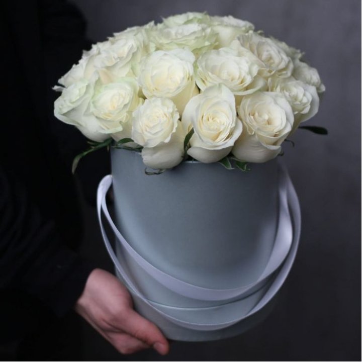 15 белых роз в цилиндре в Смоленске