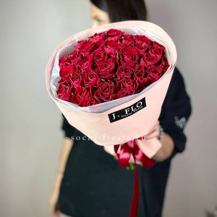 35 кенийских роз в Смоленске