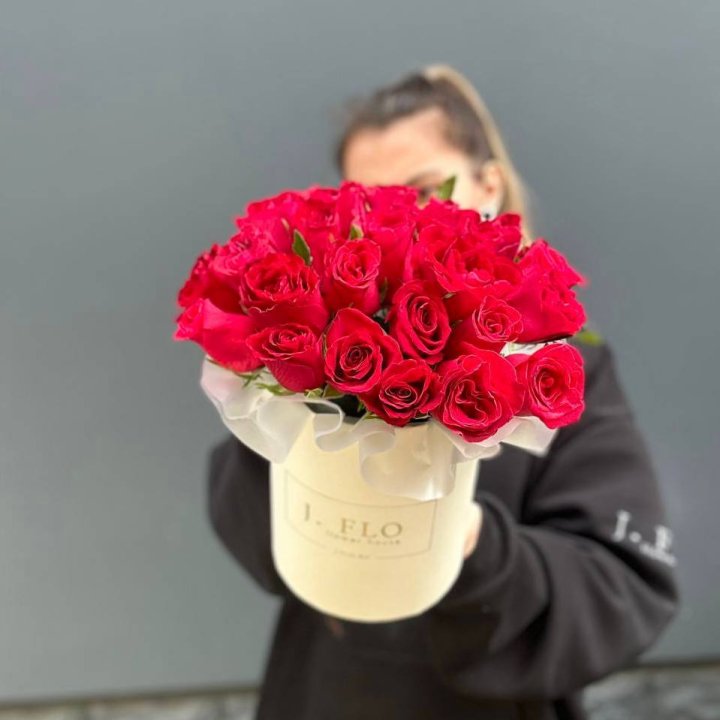 27 кенийских роз в боксе в Смоленске